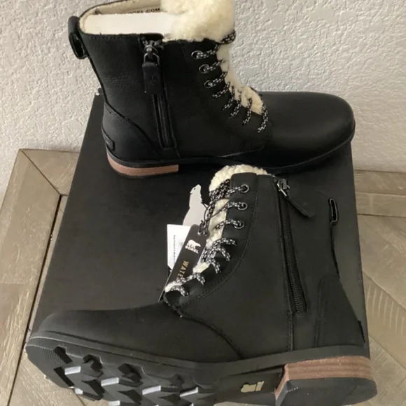 SOREL Emelie Genuine Shearling Short Lace-Up Boot (Women), size 8 - Picture 3 of 9